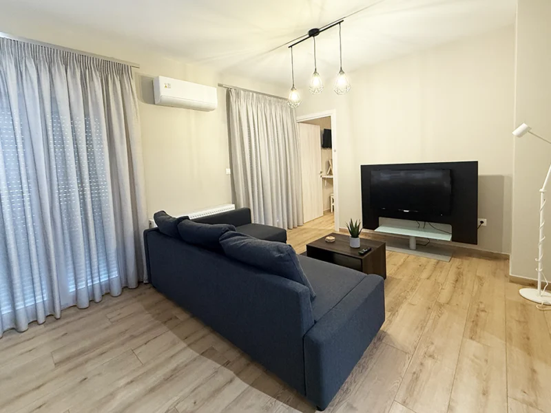 Airnest Comfort Residence - Μοντέρνο σαλόνι με τηλεόραση επίπεδης οθόνης και άνετο καναπέ